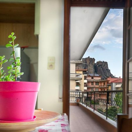 Апартаменты Meteora Family House Калампака Экстерьер фото