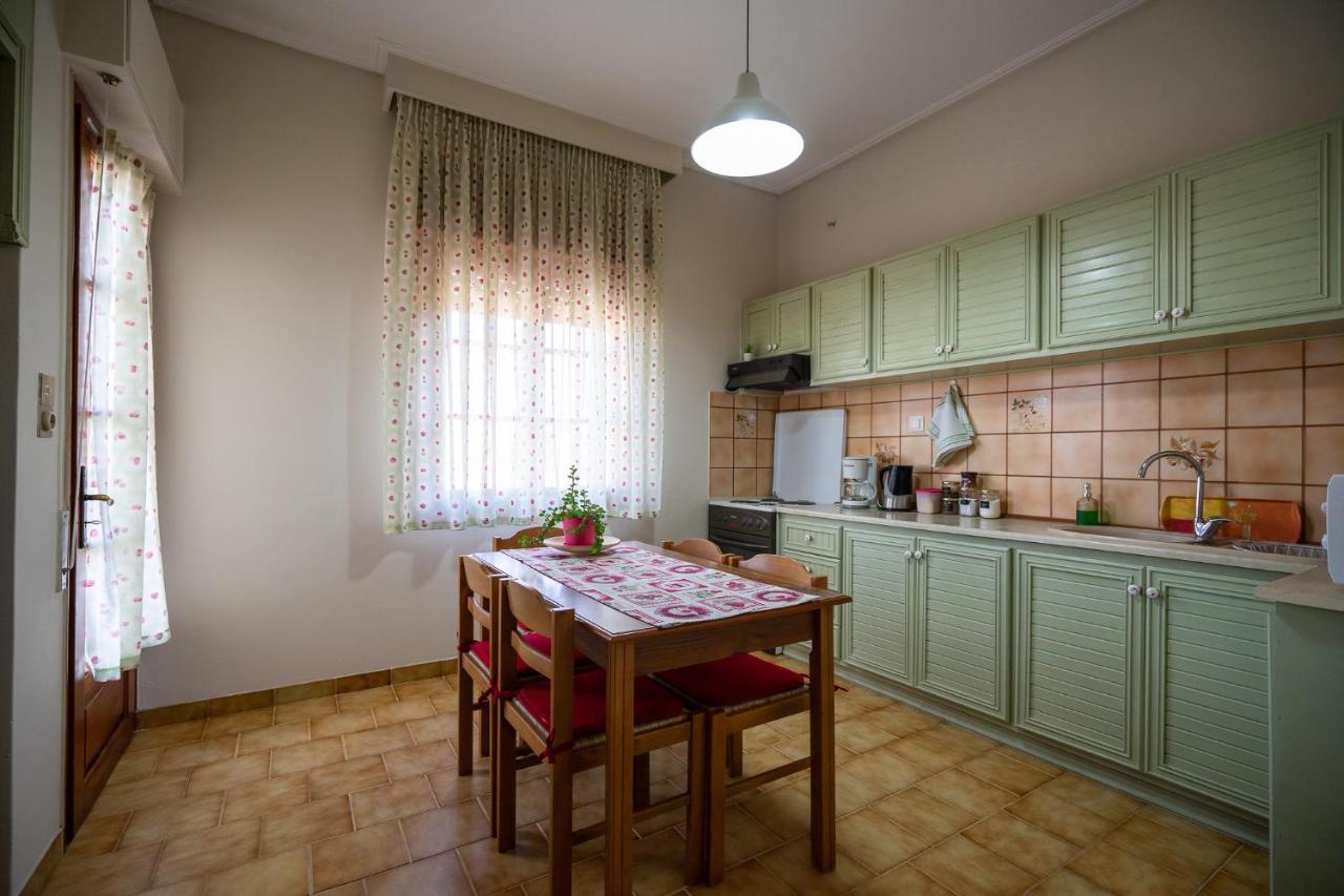 Апартаменты Meteora Family House Калампака Экстерьер фото